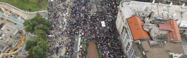 SLIKA IZ VAZDUHA: Evo koliko ljudi je na protestu blokadera  (FOTO)
