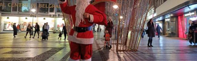 „Štedi se, dolazi teška godina“: Deda Mraz ima odgovor zašto u Beogradu nije postavljena novogodišnja rasveta