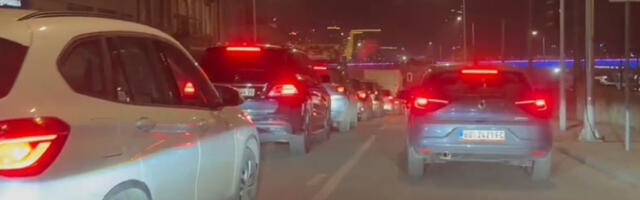 HAOS NA GRANIČNIM PRELAZIMA, LJUDI ČEKAJU PO OSAM SATI Ovaj deo obavezno zaobiđite