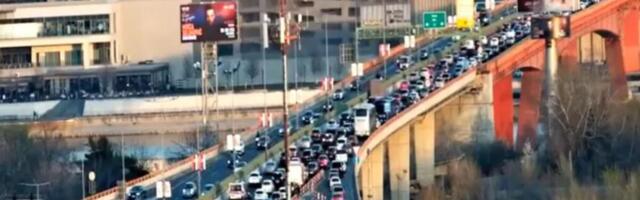 VOZILA MILE, NEMA IGLA GDE DA PADNE: Popodnevni špic u prestonici uzima maha, ova tačka je najkritičnija (FOTO)