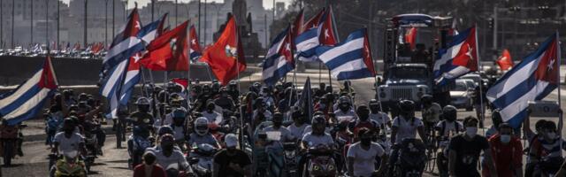 Kubanski pevač dobio od vojske pušku: Nagrada za patriotsku objavu na društvenim mrežama