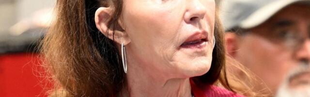 Bila je simbol lepote, a onda se navukla na plastične operacije: Prvi put otišla pod nož s 32, a ovako je izgledala u mladosti