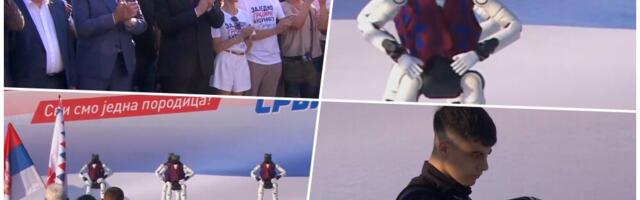 MILUTIN I DRAGUTIN ZAIGRALI MORAVAC NA SKUPU! Prvi srpski roboti uz zvuke harmonike Vuka Đokića: Pogledajte SPEKTAKULARNI NASTUP ispred Skupštine! (VIDEO)