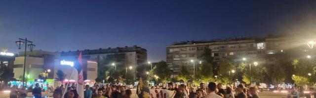 Demonstranti u Leskovcu poručili da pamte sve koji su se ogrešili o studente, policiju pitali gde im je načelnik