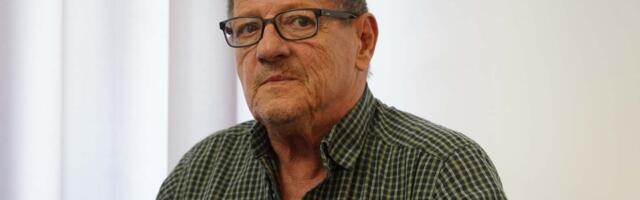 Replika Basari na kolumnu iz Kurira