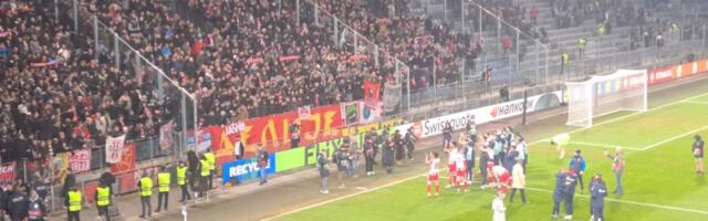 DELIJE U DELIRIJUMU! Pogledajte veliko slavlje fudbalera Zvezde sa navijačima posle velike pobede nad Šturmom