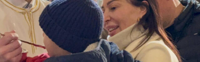 CECA SE PRIČESTILA SA UNUCIMA ZA BOŽIĆ! Ovo je najlepša slika iz Hrama Svetog Save - na liturgiju stigla sva u BELOM, a ovog NASLEDNIKA ne ispušta iz ruku! (VIDEO)