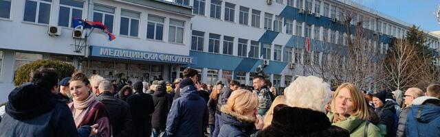 VIDEO: Sednica Saveta Medicinskog fakulteta odložena za petak, nije bilo kvoruma