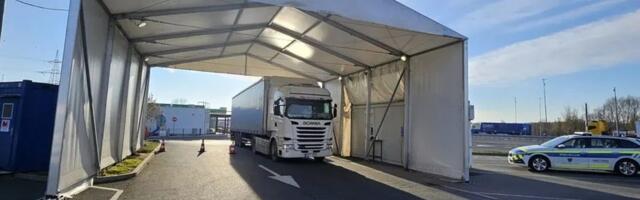 Žena se iznenada srušila na zemlju, čovek očajnički dozivao u pomoć: Region bruji o brzoj reakciji policajaca