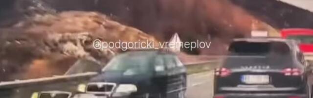 ZA DLAKU IZBEGAO JEZIVI SUDAR! Uleteo u makazice dok mu je auto išao pravo u susret, u poslednjem trenutku se "ugurao" ispred drugog vozila (VIDEO)