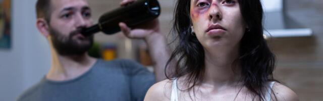 "7 MESECI ME NIJE PUŠTAO IZ KUĆE, VRŠILA BIH NUŽDU U KOFU, BILA SAM TRUDNA TAD!" Stravične ispovesti žena koje su u samoodbrani ubile muževe da bi se spasile