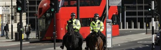 U BRITANIJI UMRLE 563 OSOBE U JEDNOM DANU! Koronavirusom zaraženo skoro 30.000 ljudi, više od 2.300 preminulo!