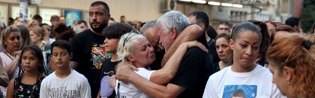 Građani Karaburme i posle dve nedelje blokiraju ulicu