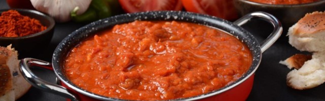 Italijanke prave ubedljivo najbolji sos od paradajza koji ide savršeno uz paste i ćufte, a ovo je njihov recept