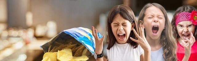 Deca poludela za "plavim" čipsem! Novi Tik-Tok izazov gori od prošlog: Prži i razara želudac!