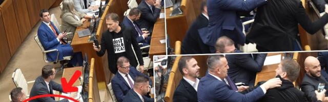 Tuča u parlamentu: U trenutku nastao totalni haos - poslanici se hvatali za vrat, psovali, letele su čak i flaše (VIDEO)