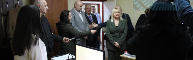 Cvetanović nastavio obilazak zaposlenih u osmospratnici i zamerio na lošem ostvarenju budžeta