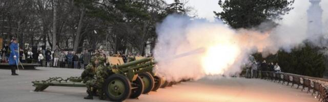 PO NAREĐENJU VRHOVNOG KOMANDANTA VUČIĆA: Grmelo sa Kalemegdana! Garda počasnim plotunima najavila DAN DRŽAVNOSTI! (FOTO, VIDEO)