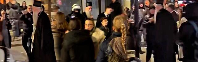 Šok snimak! Ovo nam je promaklo: Evo ko je predvodio napad na mitropolita u Novom Sadu (VIDEO)