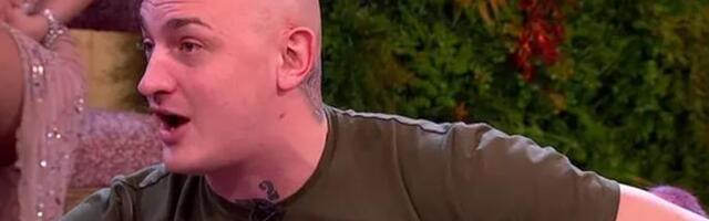 SKANDAL NA SCENI! Despić izveo živo jagnje dok je pevao, publika u šoku zbog maltretiranja životinja! (VIDEO)