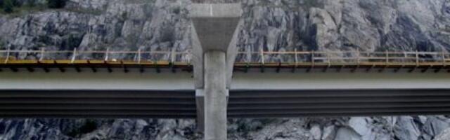 Teška nesreća kod Mominog Kamena: Mladić pao sa nadvožnjaka