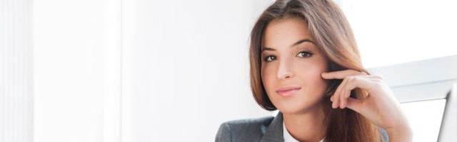 Elegantne i poslovne mame: 3 modna saveta za besprekoran izgled (FOTO)