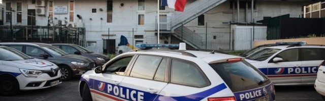 Kolima namerno uletela u baštu kafića, 6 osoba povređeno: Incident kod Pariza uznemirio Francusku