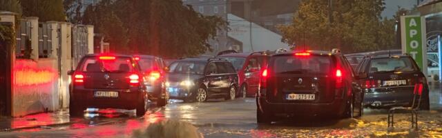 Potop u Novom Pazaru nakon olujnog nevremena (FOTO/VIDEO)