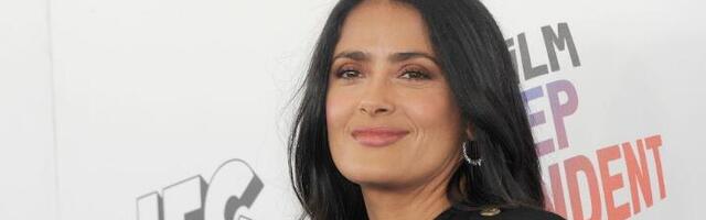 Dekolte puca! Salma Hajek se skinula, svima se zavrtelo u glavi (FOTO)