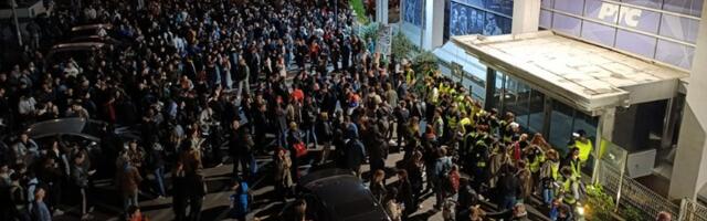 KRAJ MEDIJSKOM MRAKU Studenti: RTS da prikaže kako Žandarmerija udara policajca u civilu