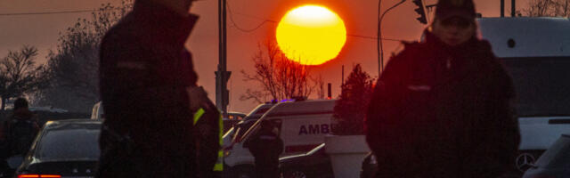 PREVOZIO MIGRANTE PA NAPRAVIO UDES Srpski državljanin vozi kola koja su se prevrnula. pa su stradale dve osobe