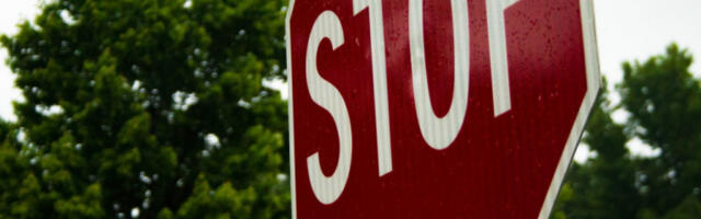 OPASNOST OD URUŠAVANJA! Saobraćaj obustavljen zbog nesigurnih potpornih zidova