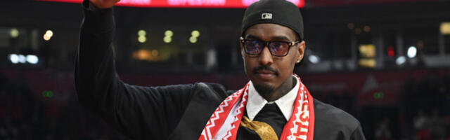 "SREĆAN SVETI NIKOLA" Miljenik navijača Zvezde se vratio u Beograd, odmah otišao kod prijatelja na slavu (VIDEO)