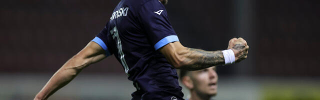 Lepši gol dugo nije viđe u Superligi: Lobovao golmana bez gledanja (VIDEO)