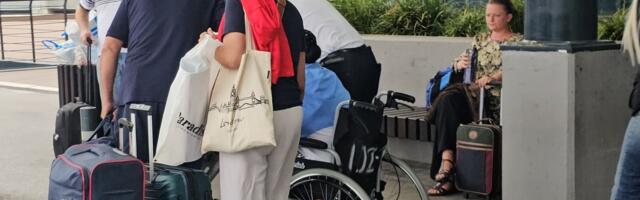 Pevačica VIĐENA u invalidskim kolicima: Otkrila ŠOKANTNU istinu o svom zdravlju i apelovala ženama da se na vreme pregledaju: "KAJEM SE ŠTO NISAM" (FOTO)