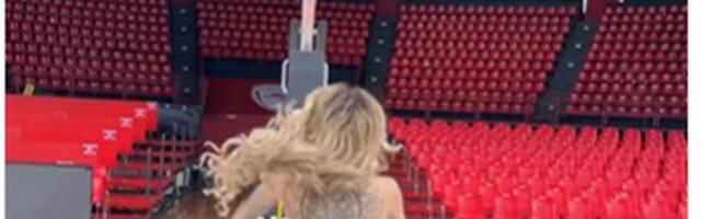 Najlepša žena košarkaša uzela loptu u ruke: Istetovirana lepotica se utegla, pa obrukala, ali je prizor divan