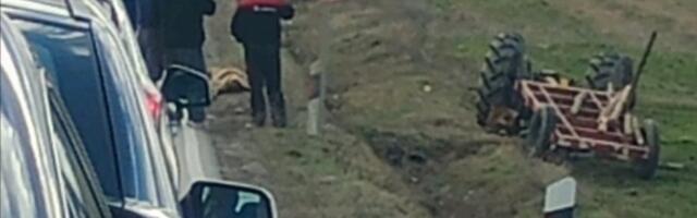 Jeziva smrt kod Aranđelovca: Traktorista poginuo nakon prevrtanja (FOTO)