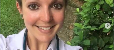 Vratio sam se s posla i zatekao ženu i sina u akciji na kauču: On je pobegao u WC, a ona se pravdala najbizarnijim izgovorom
