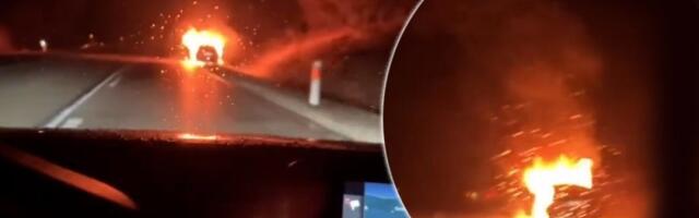 Auto postao buktinja! Izgoreo na putu Paraćin - Zaječar, a u komentarima haos! (VIDEO)