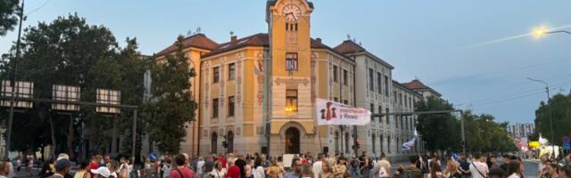 Niš i večeras blokiran, ali miran: Film, poruke na asfaltu i zahtev za izbore