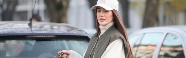 ZAVIRITE U DOM ANĐELE I GASTOZA: Bivša zadrugarka pokazala ogromnu jelku, poseban kutak imaju IKONE I SLIKE (FOTO)