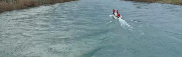 NAĐENI DELOVI AUTA I SAOBRAĆAJNA DOZVOLA: Najnovije informacije o slučaju devojke koja je sletela u Moraču - pretraga nabujale reke se nastavlja sutra (VIDEO)