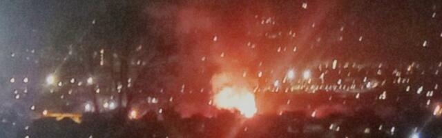 BUKTI OGROMAN POŽAR U ČAČKU! Vatrena stihija progutala radionicu, sve se proširio i na kuću! "PLAMEN JE OGROMAN, GUTA SVE ISPRED SEBE!" (FOTO)