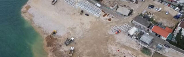 Ин­ве­сти­тор у Ба­о­ши­ћи­ма бе­то­ни­ра и оба­лу и мо­ре