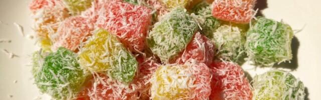 Praznični kolač broj 1: Vaskršnji čupavci u 3 boje - mekani, sočni i šareni, osvajaju na prvi zalogaj