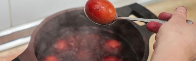 Svi misle da jaja moraju da se ofarbaju danas, a teolog otkriva istinu: Otac Aleksandar oduševio važnom poukom