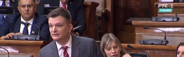 Jovanov viče i vređa poslanike: Otišla je flaša vinjaka