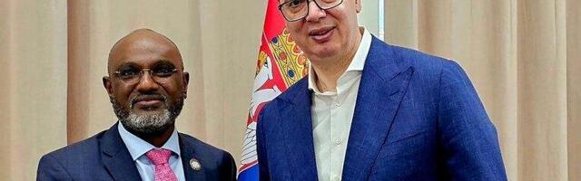 "OBAVESTIO SAM GA O NAŠOJ BORBI DA SE SUPROTSTAVIMO PRITISCIMA, UCENAMA I BESMISLENIM OPTUŽBAMA"! Vučić sa predstavnikom Ugande u UN! (FOTO)