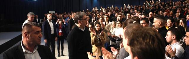 Pokret za preokret: Vučićev spontani skup sa mladima doživeo FIJASKO