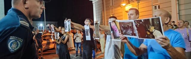 Građani Leskovca pokazivali policiji fotografije prebijanja demonstranata širom Srbije